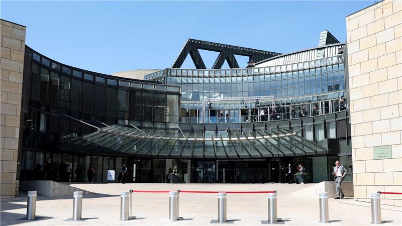 Heißgelaufener Keilriemen löst Großeinsatz am Landtag aus Am Landtag Nordrhein-Westfalen gab es einen Feuerwehreinsatz. (Archivbild)