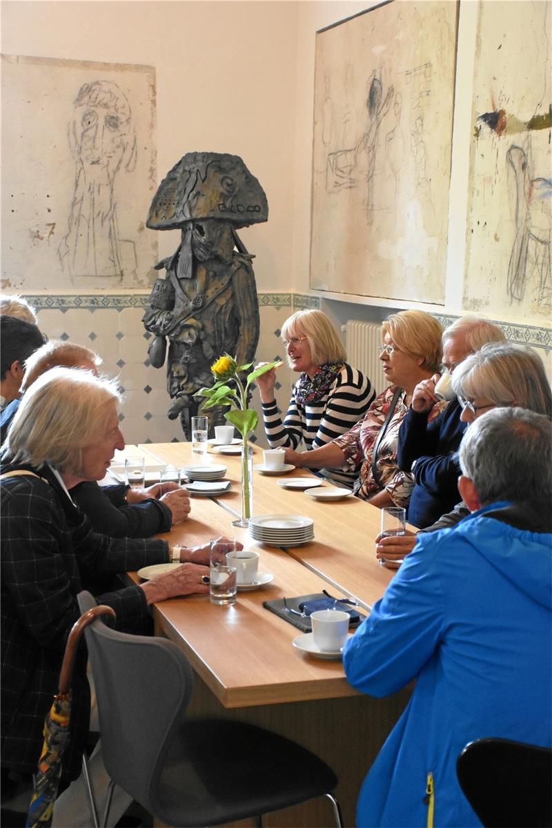 Die Sammlung auf Schloss Derneburg ist ein Muss für Fans moderner Kunst Baselitz-Atelier und Küche: An diesem besonderen Ort im Schloss verbinden sich Kaffeeduft und Kunstsinn.