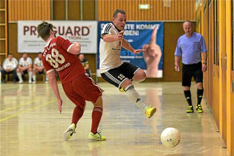 In der Vienenburger Sporthalle ist es wieder mal feucht Der Ball muss ruhen: Die FG Vienenburg hat ihre für das Wochenende geplanten vier Hallenturniere absagen müssen. Foto: Drechsler