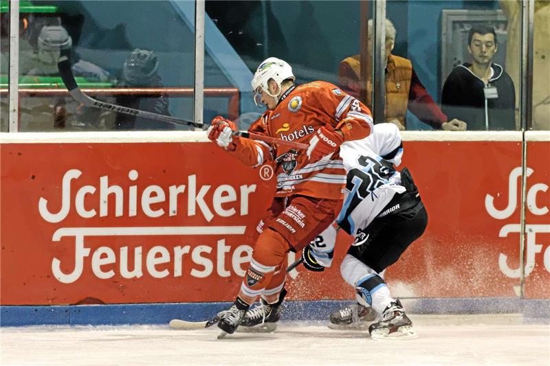 Falken vor Trainerverpflichtung Muss am nächsten Wochenende komplett zuschauen: Fabian Pyszynski wird nach seiner Matchstrafe wohl für zwei Begegnungen gesperrt. Foto: Drechsler