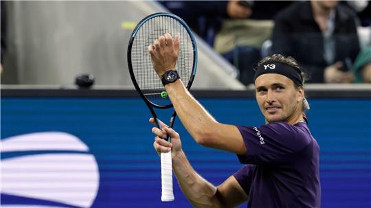  Alexander Zverev hat in New York die dritte Runde erreicht.