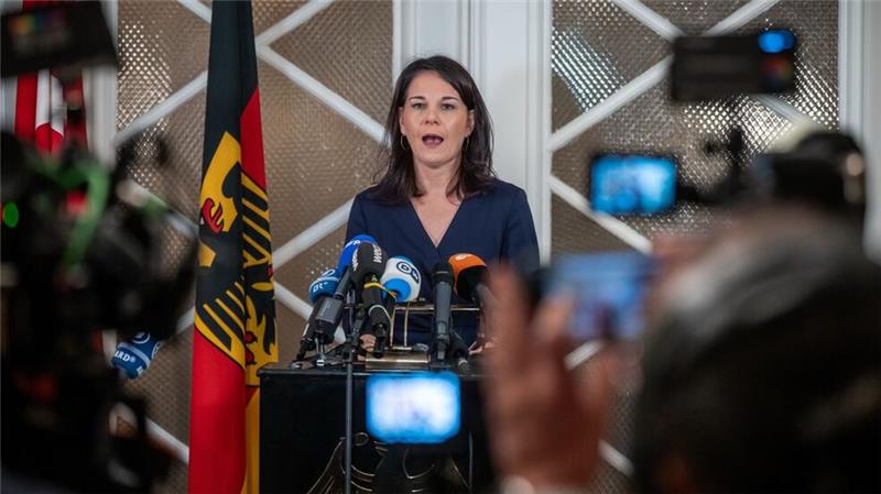 USA: Gespräche mit Syriens neuen Machthabern positiv Baerbock (Grüne) warnt vor einem Erstarken des Islamismus in Syrien.