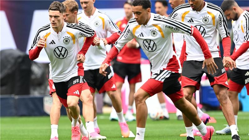 Nagelsmann erklärt Neuer-Verzicht bei Generalprobe Beim Abschlusstraining fehlte Manuel Neuer zunächst.