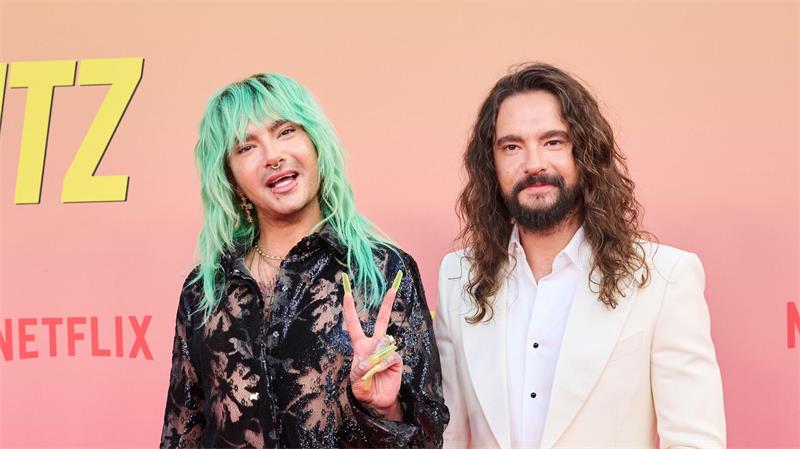  Bill (l) und Tom Kaulitz lassen sich auch in der dritten Staffel durch ihr Leben begleiten. (Archivbild)