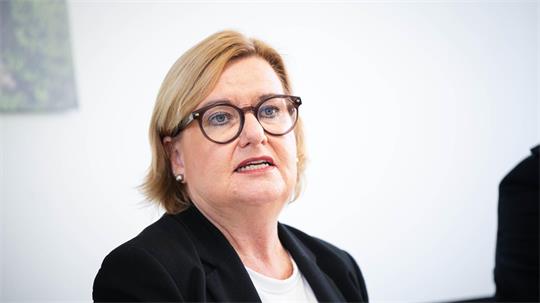  Bremens Innensenatorin Eva Högl (SPD) warnt vor zunehmendem Extremismus. (Archivbild)