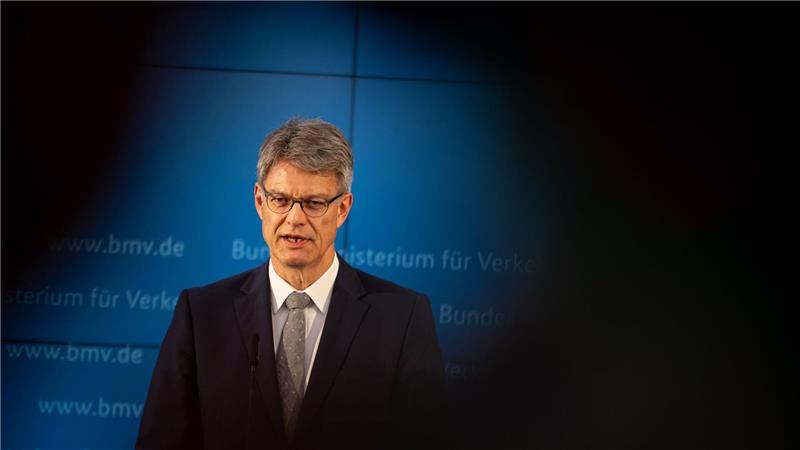 Bilder des Tages Bundesverkehrsminister Patrick Schnieder verkündet das vorzeitige Aus von Bahnchef Lutz.