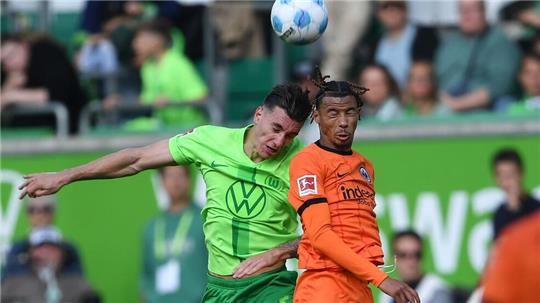  Cédric Zesiger (l) wechselt auf Leihbasis zum FC Augsburg.