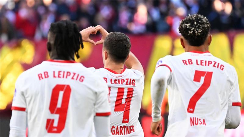 Baumgartner-Doppelpack sichert RB Leipzig den Sieg gegen HSV Christoph Baumgartner (RB Leipzig, M) jubelt nach seinem Treffer zum 1:0.