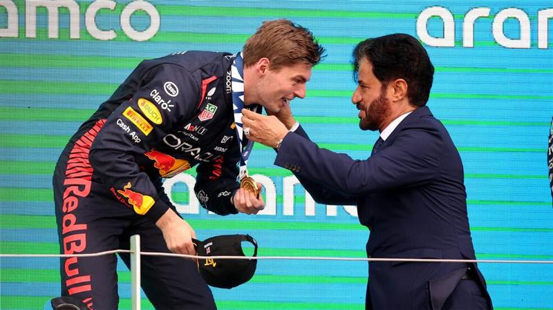 Fahrer vereint auf Kurs: Zoff ums F-Wort mit dem Fia-Boss Da konnte Max Verstappen noch mit FIA-Präsident Mohammed Ben Sulayem lachen.