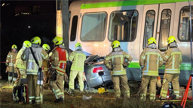  Das Auto wurde mehrere Meter mitgeschleift.