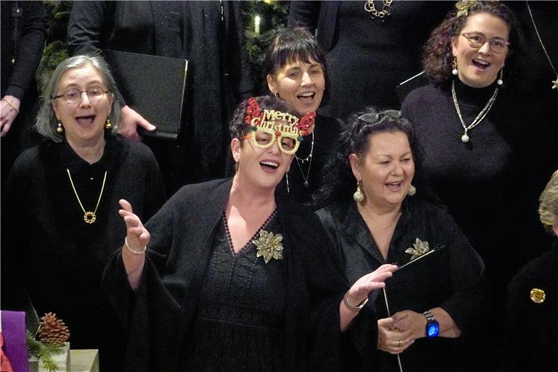 Bad Harzburger Chor füllt an einem Tag zwei Kirchen . Das Ensemble singt dabei nicht nur „normal“, sondern auch mal ein wenig ausgeflippt.