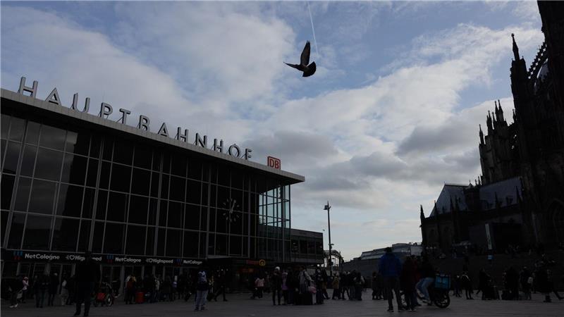 Der Bahnhofsvorplatz und ein Teil des Kölner Doms, fast zehn Jahre später.