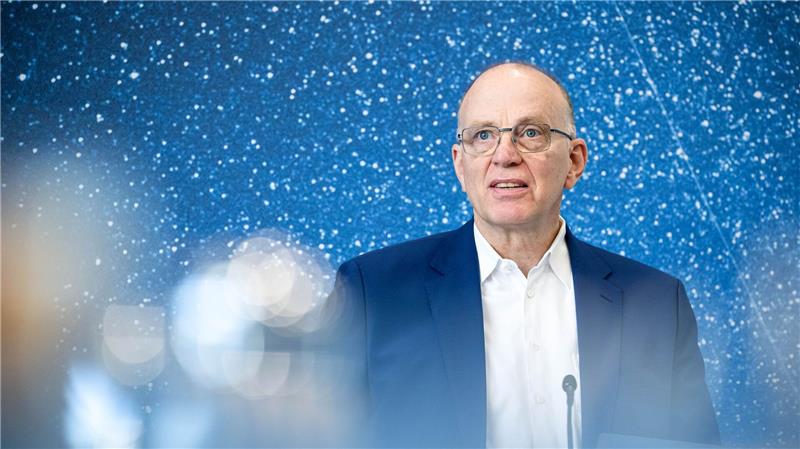  Der Bremer Raumfahrtkonzern OHB hofft angesichts der geplanten Investitionen der Bundesregierung in Infrastruktur und Verteidigung auf gute Geschäfte.