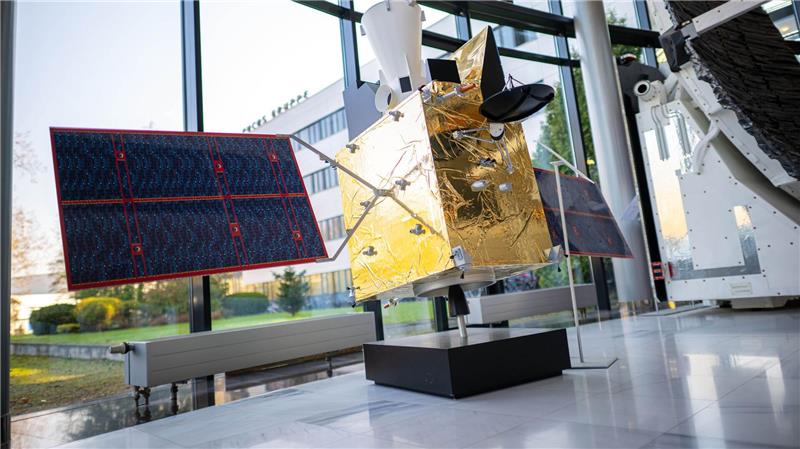  Der Raumfahrt- und Technologiekonzern OHB baut Satelliten etwa für Navigation, Telekommunikation, Aufklärung und Wetterbeobachtung.