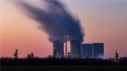  Der US-Chemiekonzern Dow stellt einige Anlagen für die Kunststoffproduktion in Deutschland auf den Prüfstand. (Archivbild)