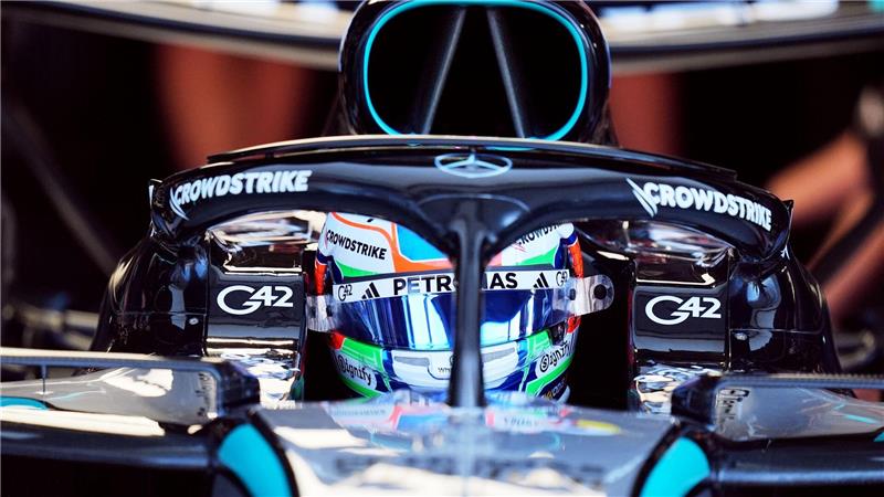 Der italienische Mercedes-Pilot Kimi Antonelli steuert sein Auto beim Qualifying vor dem Großen Preis von Miami.