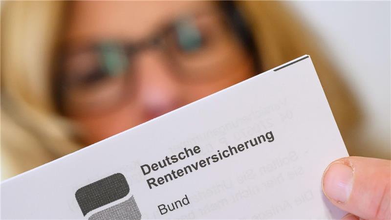  Deutsche gingen 2024 im Durchschnitt mit 64,7 Jahren in Rente. 