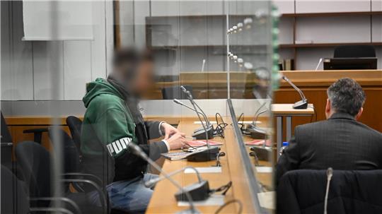  Die Bundesanwaltschaft wirft dem 35-Jährigen vor, als Auslandsoperateur maßgeblich in das Drohnenbeschaffungsprogramm der Hisbollah eingebunden gewesen zu sein.