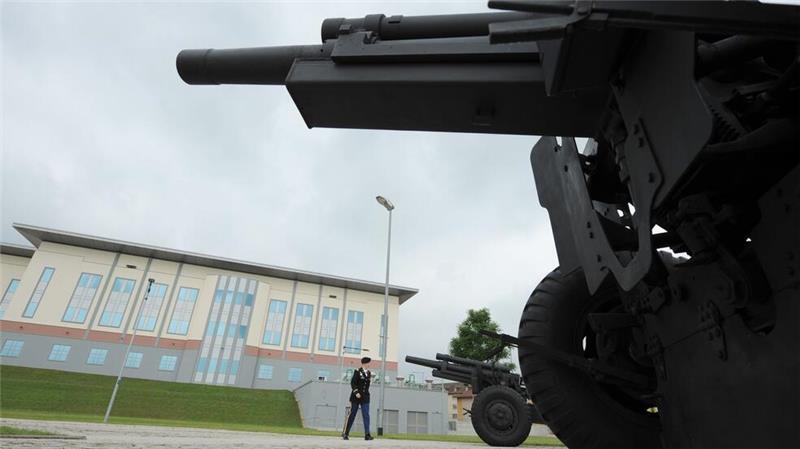 Selenskyj spricht mit Nato über weitere Ukraine-Hilfen Die Nato hat den Start der Arbeit des neuen Ukraine-Kommandos in Wiesbaden angekündigt. (Archivbild)