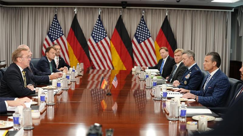 Pistorius und Hegseth unterzeichnen Rüstungsvereinbarung Die USA haben ihre Tonlage gegenüber Deutschland geändert.