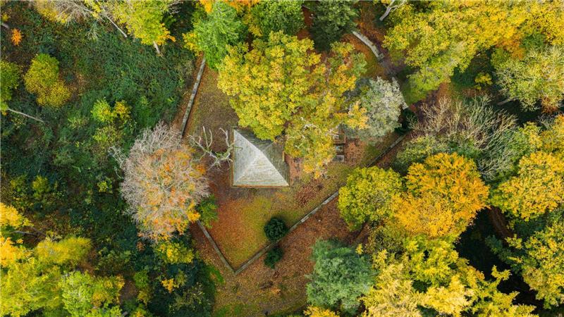  Entworfen wurde es von Georg Ludwig Friedrich Laves.