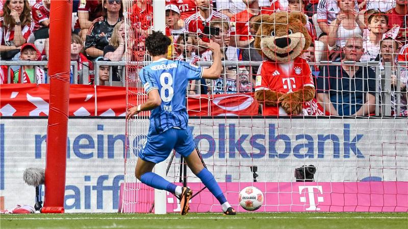  Eren Dinkçi  schiebt den Ball zum Heidenheimer 2:0 ins Tor. 