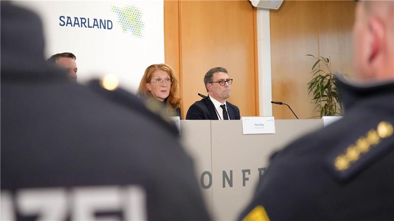 Getöteter Gerichtsvollzieher – „Ist nichts mehr wie vorher“ „Es ist nichts mehr wie vorher“, sagt Justizministerin Berg.