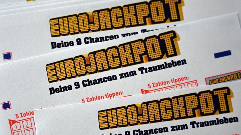 Eurojackpot geknackt: 92,5 Millionen Euro gehen nach NRW Für den Eurojackpot muss man 5 Zahlen aus 50 und anschließend die Eurozahlen, also 2 aus 12, tippen. (Symbolbild)