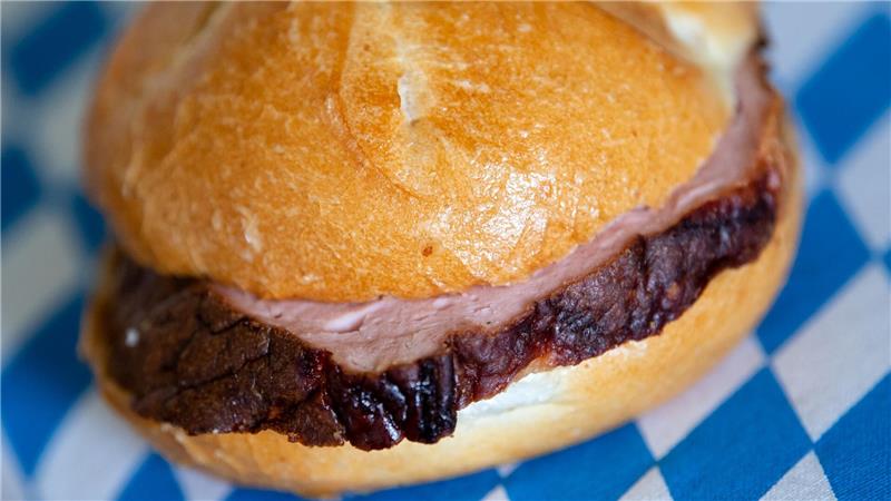  Für die Herstellung dieses „Käses“ muss keine Kuh gemolken werden: Für „Leberkäse“ und „Liebfraumilch“ gelten Ausnamen von den strengen Namensregeln