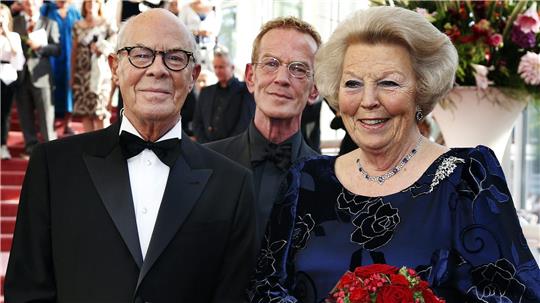  Hans van Manen mit der damaligen niederländischen Königin Beatrix. 