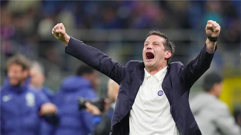  Inter Mailands Cheftrainer Cristian Chivu reagiert nach dem Sieg über den AC Como.