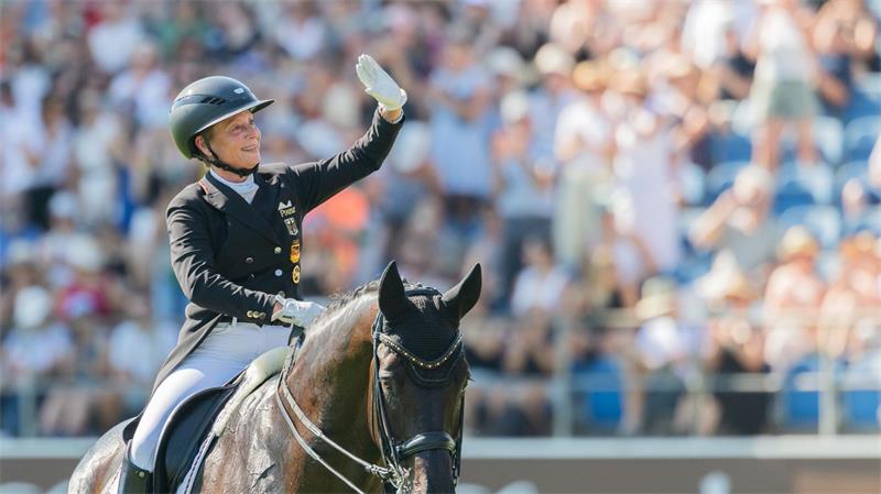 Bei 35 Grad schmilzt die Gold-Hoffnung: Bronze für Hemmer Isabell Werth verpasste eine Medaille.