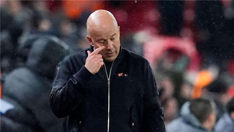  Liverpools Trainer Arne Slot reagiert.
