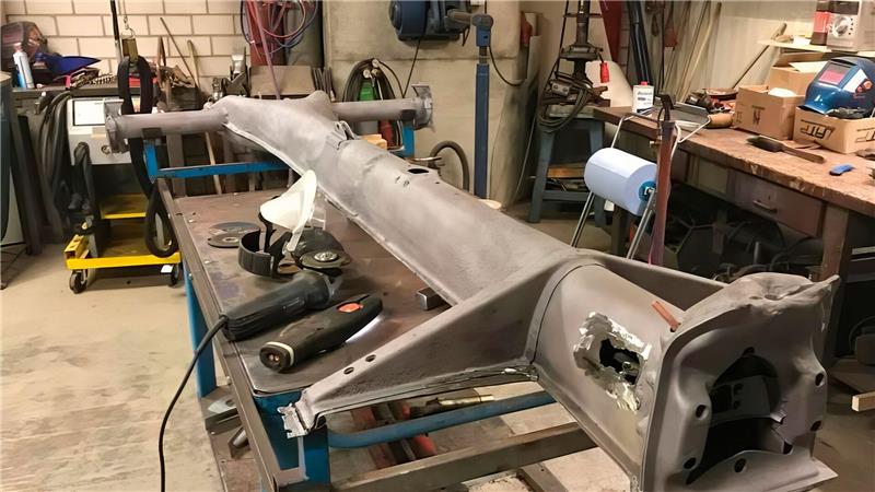  Mehr als das Fahrgestell war von dem wohl ältesten VW Käfer nicht mehr übrig.