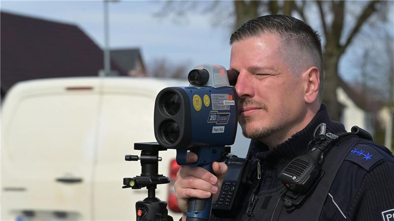  Mit verstärkten Geschwindigkeitskontrollen plant die Polizei in mehreren Bundesländern gegen Raser vorzugehen. 