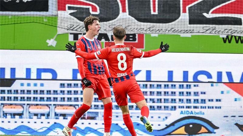VfB stürzt Heidenheim tiefer in die Krise Paul Wanner (l) erzielt das zwischenzeitliche 1:1 für Heidenheim.