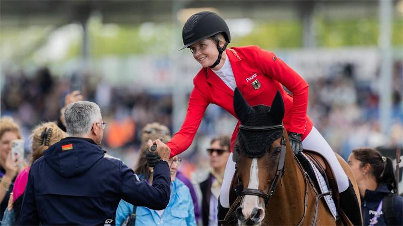 Springreiter trotz Schrecksekunde kurz vor WM-Gold Sophie Hinners ritt auch am zweiten Tag ohne Fehler.