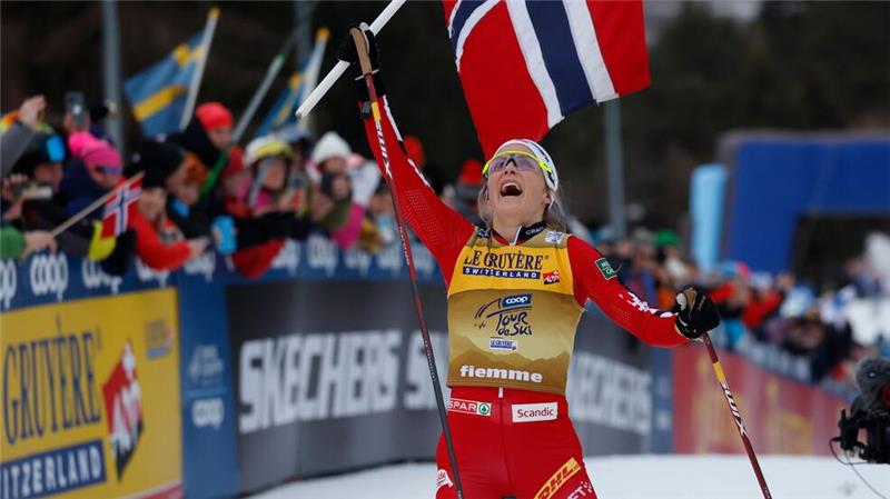Moch Dritter auf der Alpe Cermis - Carl Gesamt-Achte Therese Johaug aus Norwegen holt ihren vierten Tour-Gesamtsieg.