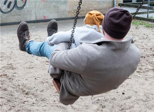 «... Vater sein dagegen sehr»: Viele Väter in Deutschland werden laut Studie zufolge ihren eigenen Vorstellungen von guter Vaterschaft nicht gerecht.