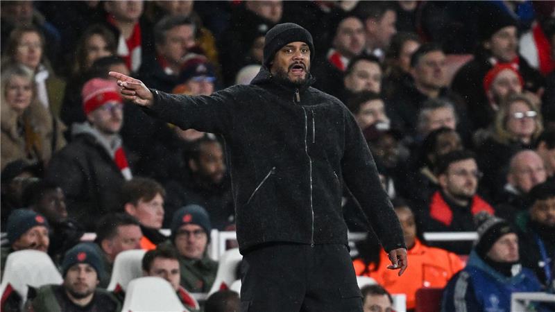 Gebrauchter Bayern-Abend: Neuer-Fehler und erste Niederlage Vincent Kompany sah eine erste Halbzeit ohne klar spielbestimmendes Team.