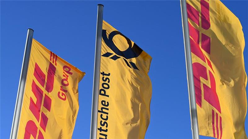  Von dem Stellenabbau ist der Brief- und Paketbereich von DHL in Deutschland betroffen. (Archivbild)