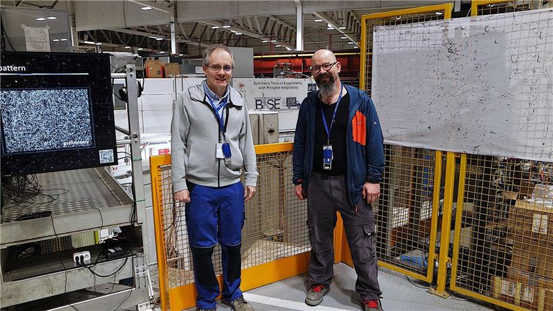 Weltpremiere: Antimaterie wird kilometerweit transportiert 100 bis 1000 Antiprotonen sollen auf Reisen gehen, fünf Kilometer weit, ausschließlich auf Cern-Gelände.