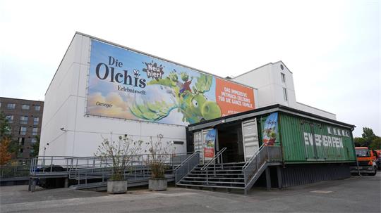 1000 Quadratmeter ist die Halle am S-Bahnhof Ottensen groß, auf 600 davon können Besucher in der Olchis-Welt aktiv werden. 