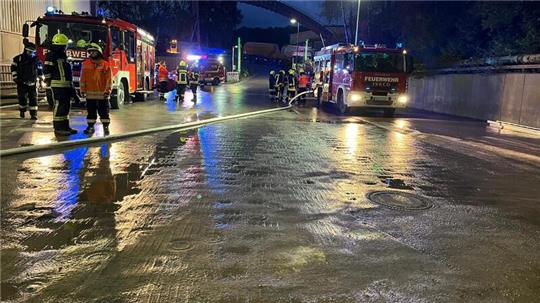 108 Kräfte von Feuerwehr, Polizei und Rettungsdienst waren am Mittwochmorgen im Einsatz.