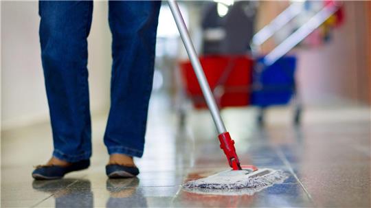 11 Prozent der Haushalte in Deutschland beschäftigen laut IW eine Haushaltshilfe. (Symbolfoto)