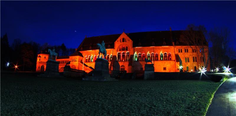 Kommentar von Sabine Kempfer: Auf Inhalt konzentrieren 1100 Jahre alt: Zum Start ins Stadtgeburtstagsjahr 2022 wird die Kaiserpfalz in besonderem Licht in Szene gesetzt.