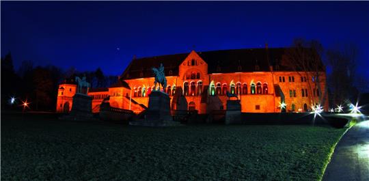 1100 Jahre alt: Zum Start ins Stadtgeburtstagsjahr 2022 wird die Kaiserpfalz in besonderem Licht in Szene gesetzt.