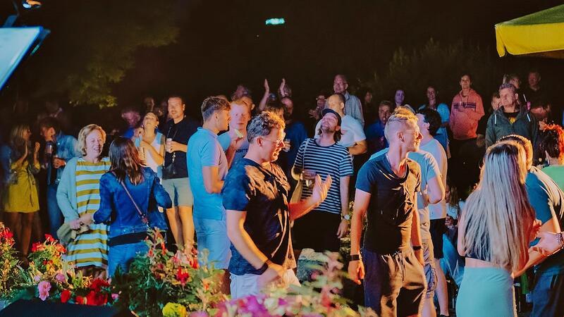 1200 Gäste feiern gemeinsam beim "Heimspiel".