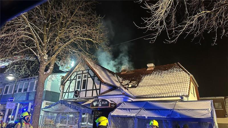123 Einsatzkräfte waren am Freitagabend vor Ort.