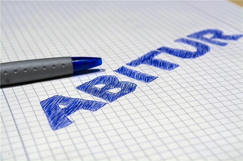 132 junge Frauen und Männer haben an Goslars allgemeinbildenden Schulen ihr Abitur bestanden. Die letzte Prüfung ging am Mittwochvormittag in Oker über die Bühne – mit Erfolg. Ab sofort ist Feiern angesagt. Symbolfoto: Pixabay